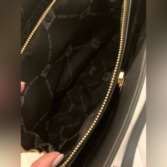 Anne Klein Black Shoulder Bag - Picture 10 of 13